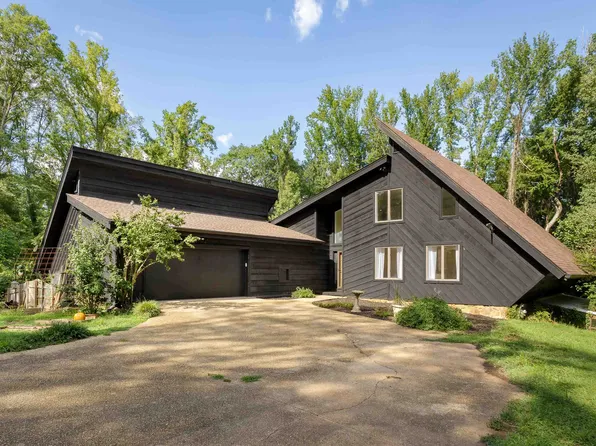 3072 Bainbridge Rd, Muscle Shoals, AL 35661