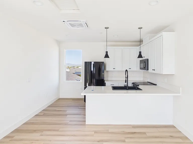1447 Olive Ave #2 — Photo 4