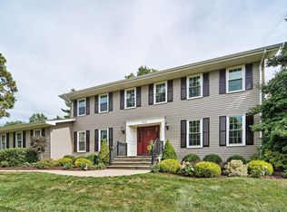 535 Berrywood Ln, Bridgewater, NJ 08807