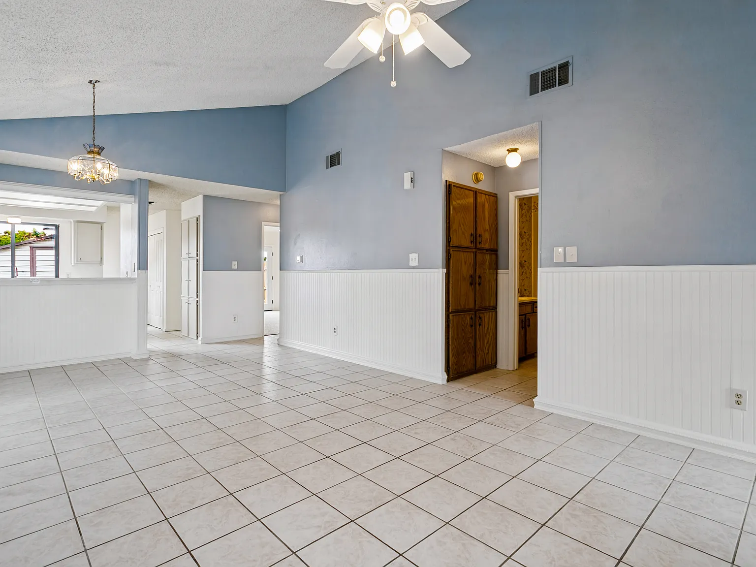2 bed, 1118 sqft, $1,875 — Photo 3