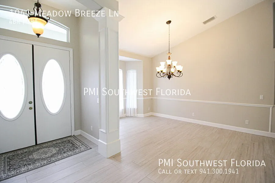 Beautiful Updated Pool Home 4 bed/ 3 full baths Great parking with 3 car garage Quiet street — Photo 4