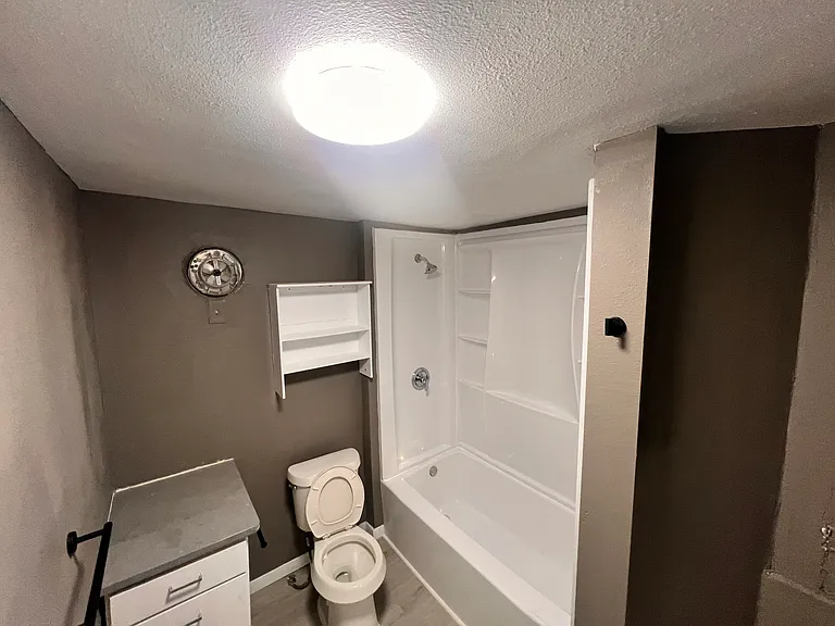 1012 Hancock Ave — Photo 11