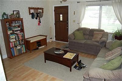 3rd image of 957 Poinsettia Dr