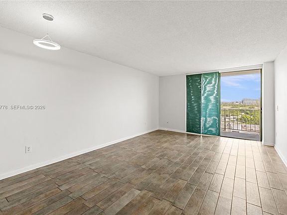 4th image of 2350 NE 135th St APT 812