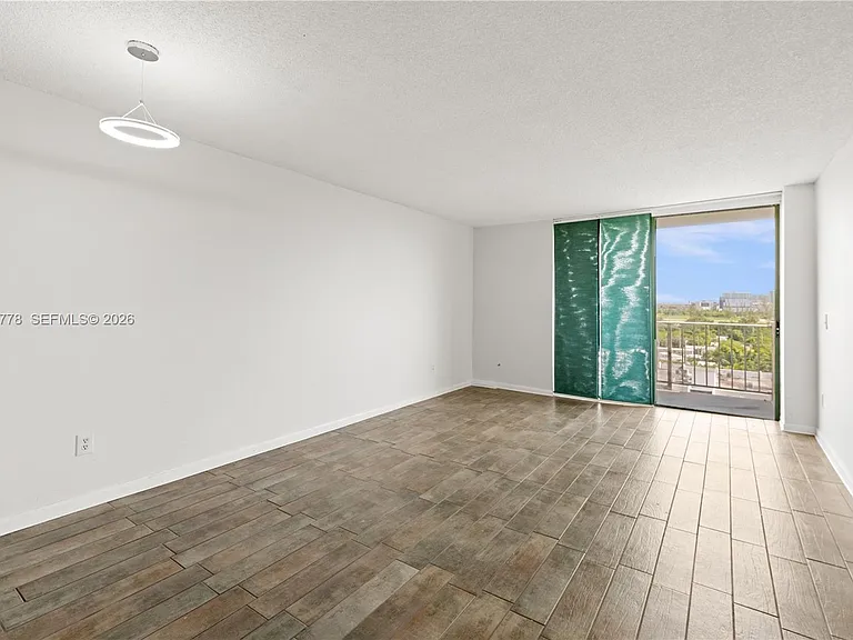 2350 NE 135th St #812 — Photo 4