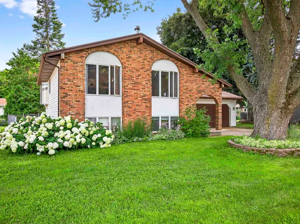 2479 Valiant Ln, Green Bay, WI 54304