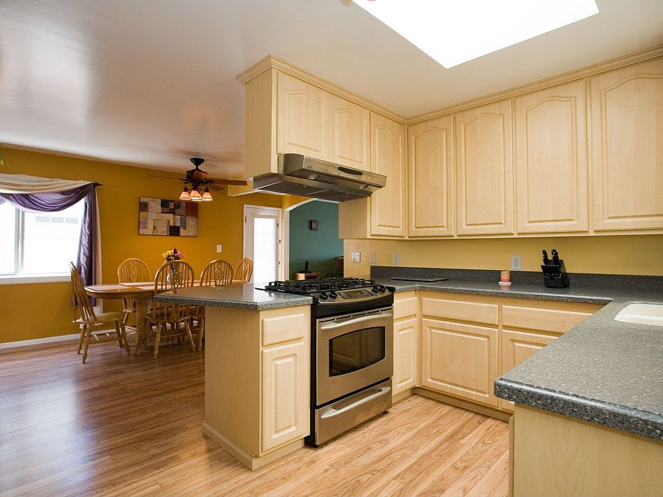 2nd image of 16692 Cooper Ln