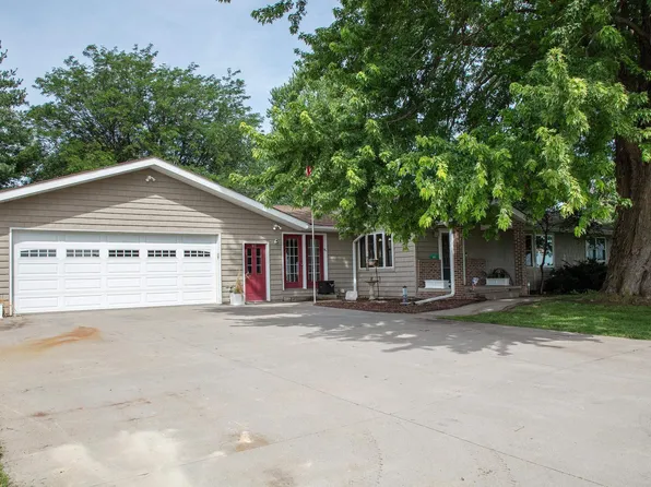 817 N Vernon St, Conrad, IA 50621