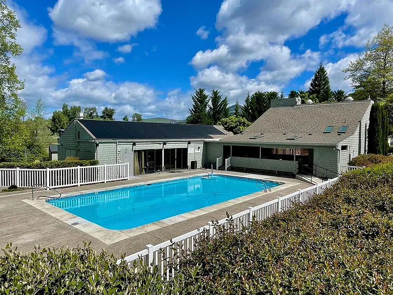 2446 Heritage Way — Photo 40