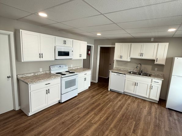 8 Thompson Ct #1