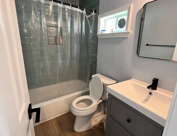 823 W Martin Luther King Dr — Photo 4