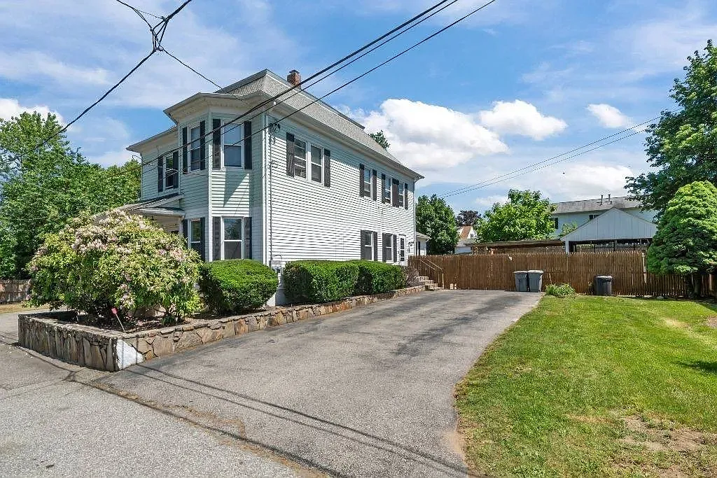 3 bed, 3123 sqft, $2,200 — Photo 1