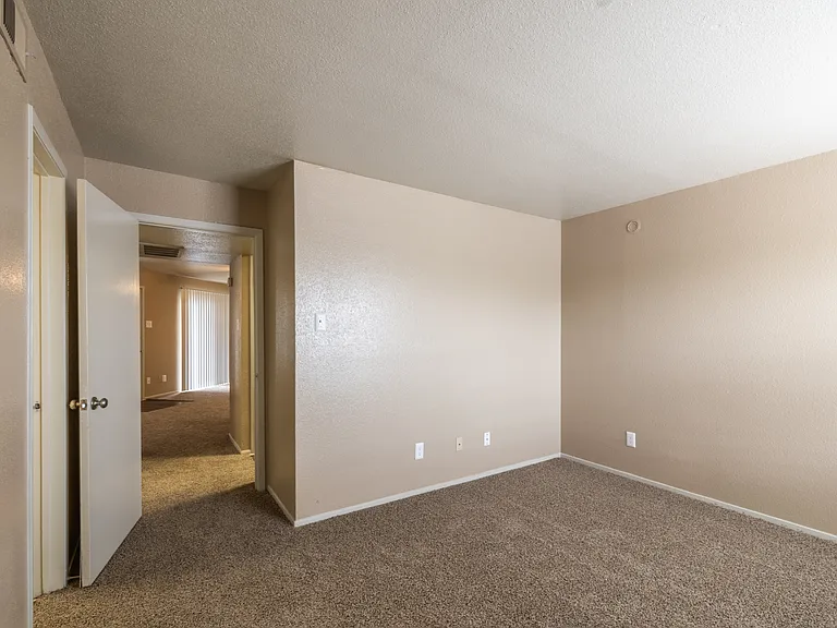 Doral Club Apartments — Photo 34