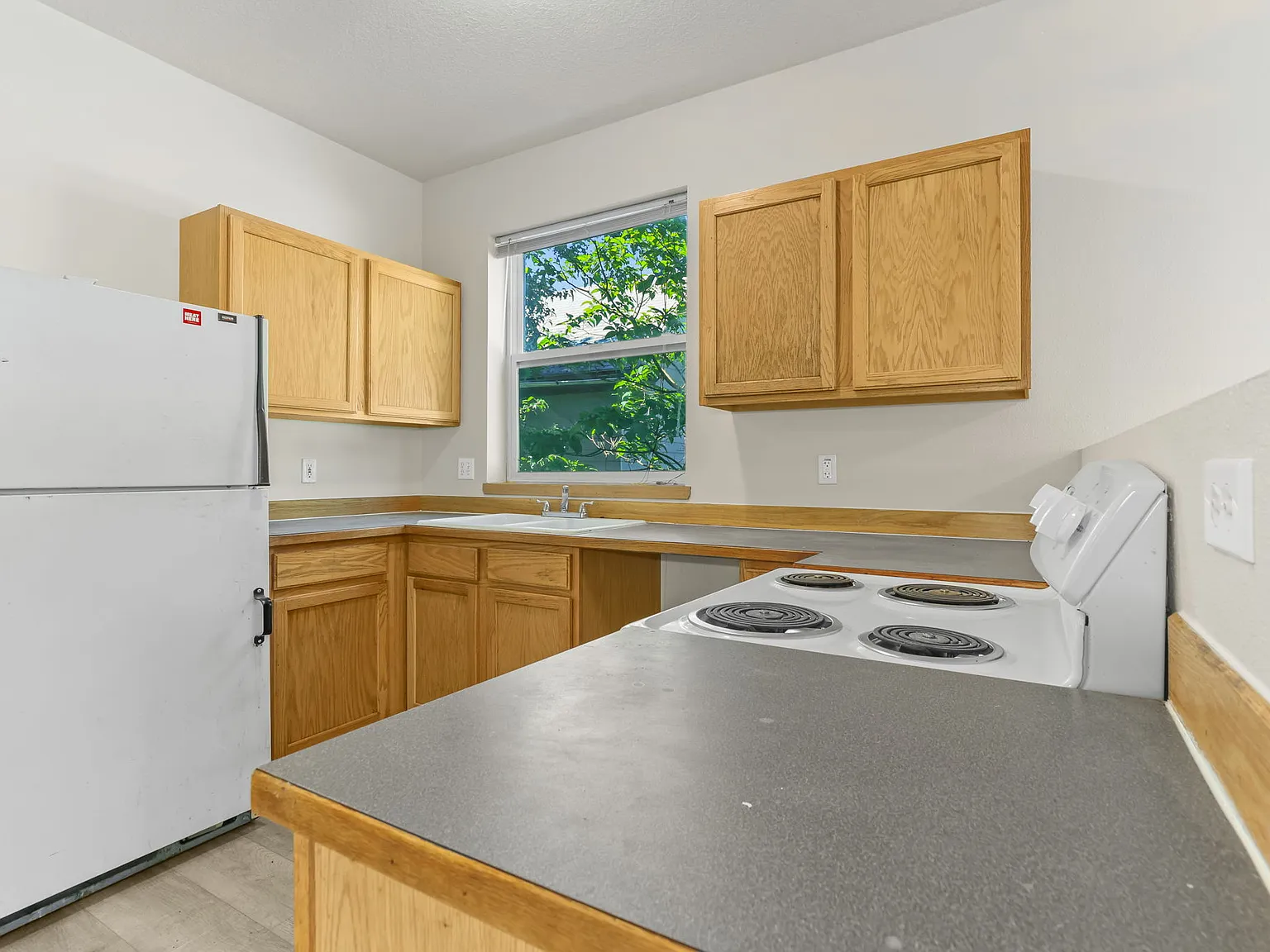 4 bed, 1100 sqft, $2,795 — Photo 4