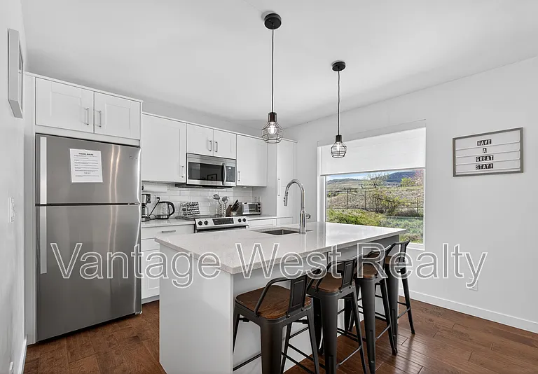 3859 Carrall Rd #3 — Photo 1