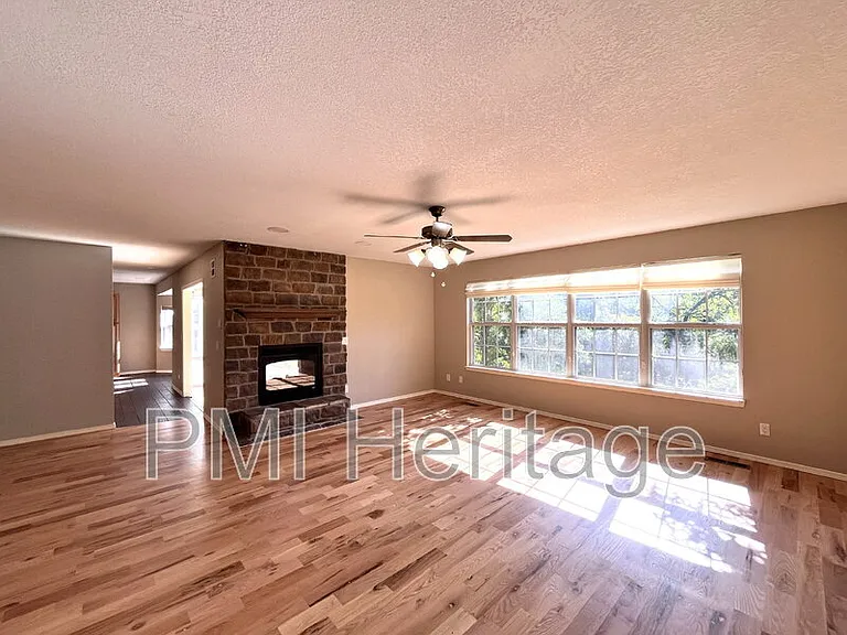 40 Portsmouth Dr — Photo 6