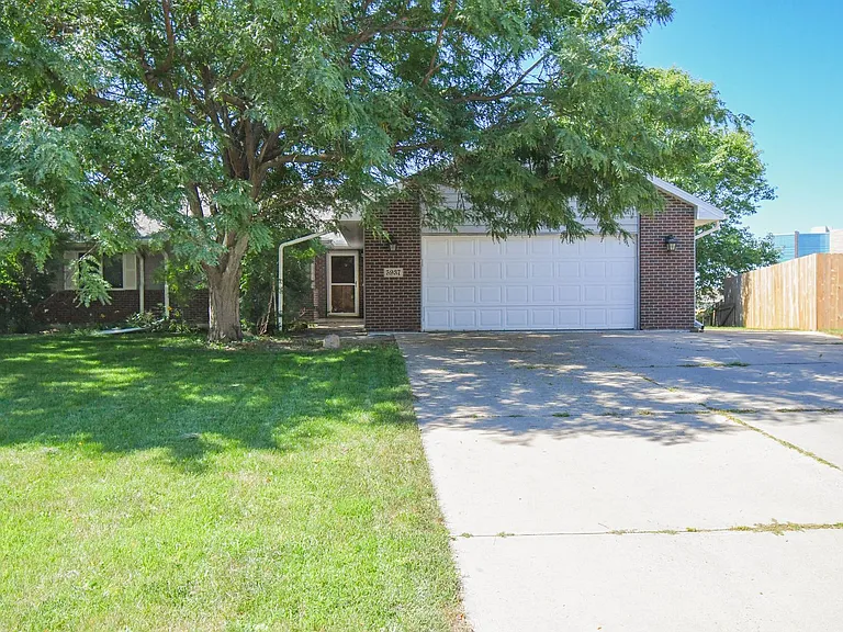 5937 S Lois Ln — Photo 2