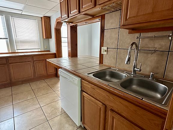 2nd image of 717 Hawley Ave #2