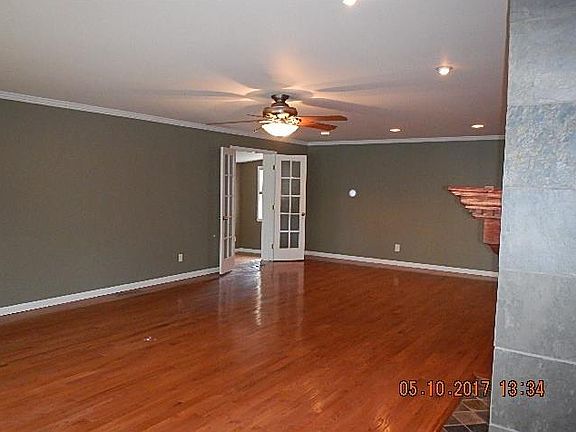 5th image of 695 Richmond Dr