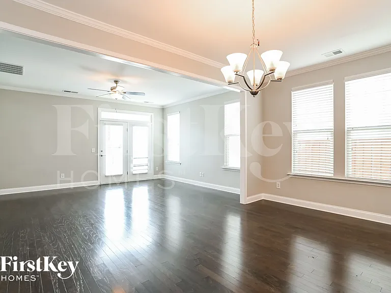 112 Keats Aly — Photo 4