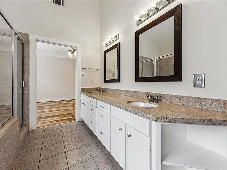 9829 Riddlelink Ln — Photo 12