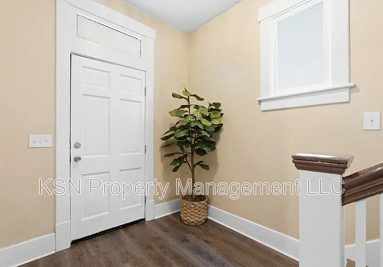 716 W 38th St — Photo 3