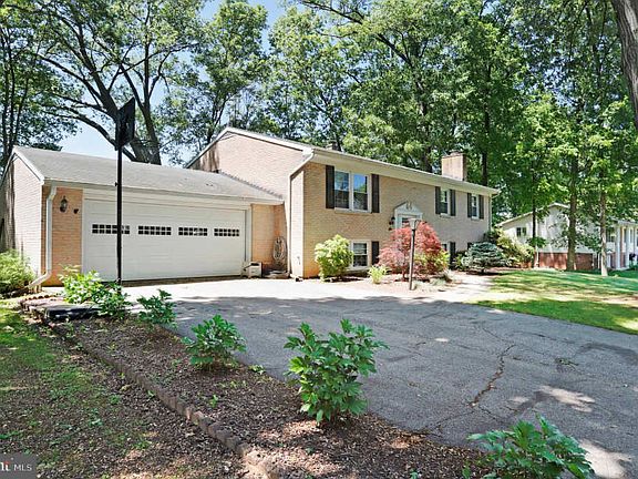 2nd image of 18303 Woodside Dr