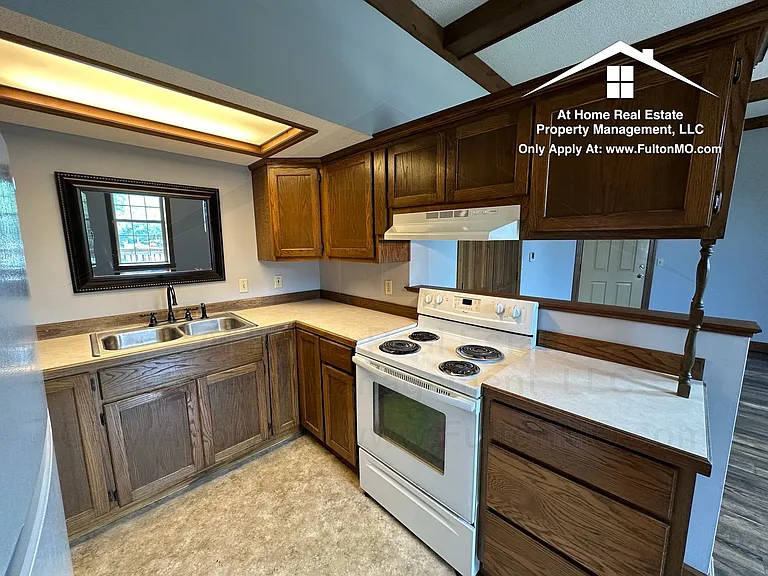 103 E 10th St #21 — Photo 8