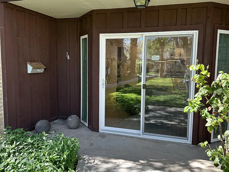 350 Thunderbird Dr #14 — Photo 1