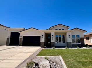 720 Middle Creek Dr, Washington, UT 84780