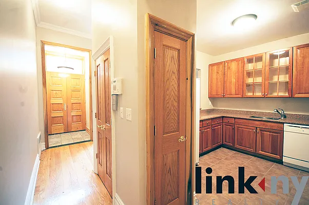 Rented by Link NY Realty | media 9