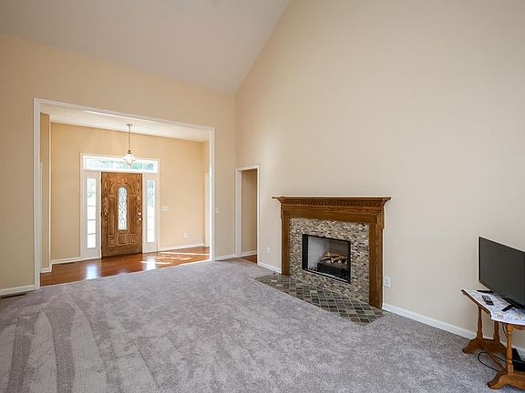 3rd image of 309 Covington Bnd