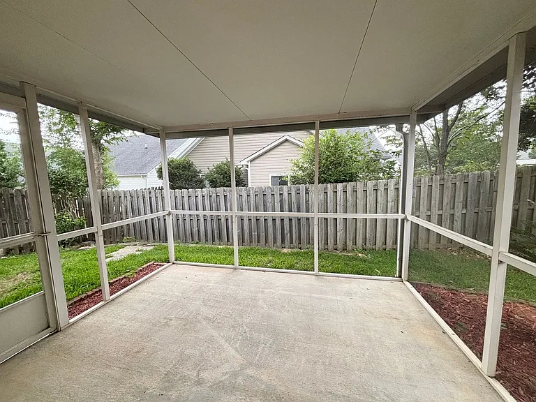 112 Ivy Garden Ln — Photo 11