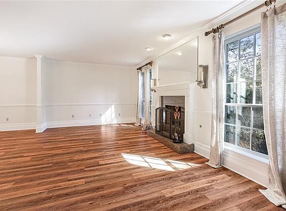 5th image of 16 Parkwood Dr