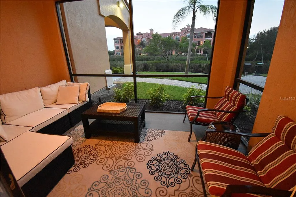 1 bed, 1.0 bath, 980 sqft, $2,200 — Photo 2