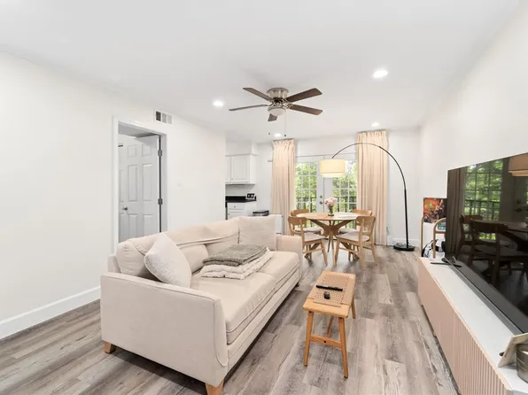 8223 Kingsbrook Rd APT 212, Houston, TX 77024