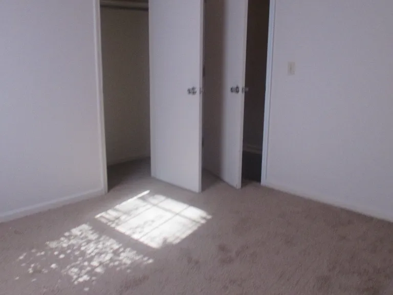 915 Malibu Dr — Photo 6