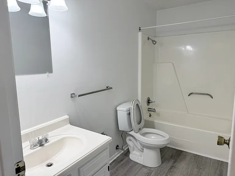 Jersey Ridge Apartments — Photo 10