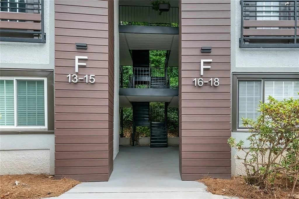 2 bed, 2.0 bath, 1060 sqft, $2,800 — Photo 1