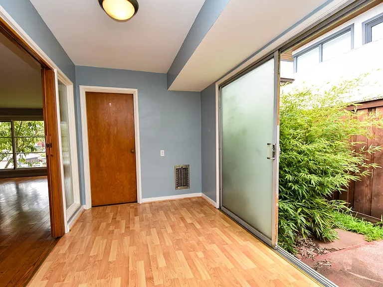 4232 Laguna Ave — Photo 7
