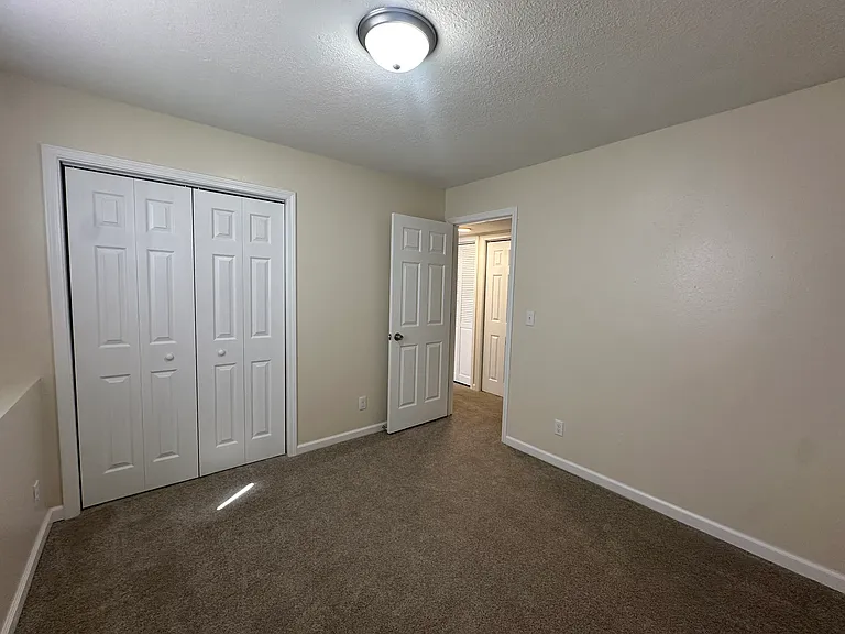 424 W Dodson St — Photo 9