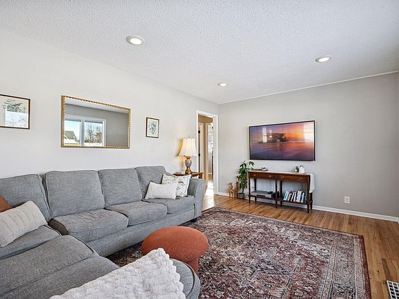 4th image of 3401 Aquila Ave S
