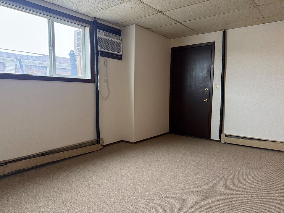 1st image of 911 Western Rd APT 3