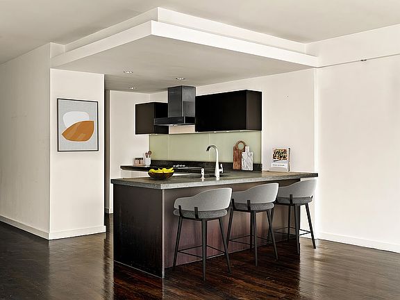 3rd image of 333 W 14th St APT 4
