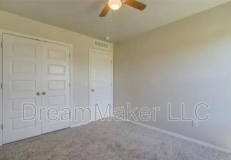 2401 S 28th Ter — Photo 25