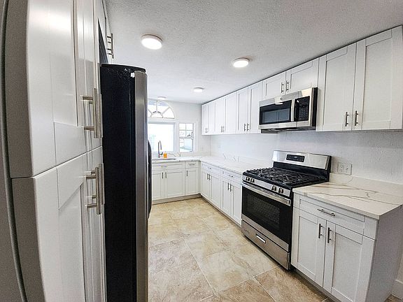 5th image of 249 Jasper St Lot 143