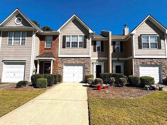 3rd image of 166 Oak Green Dr