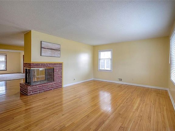 5th image of 1005 W 93rd Ter