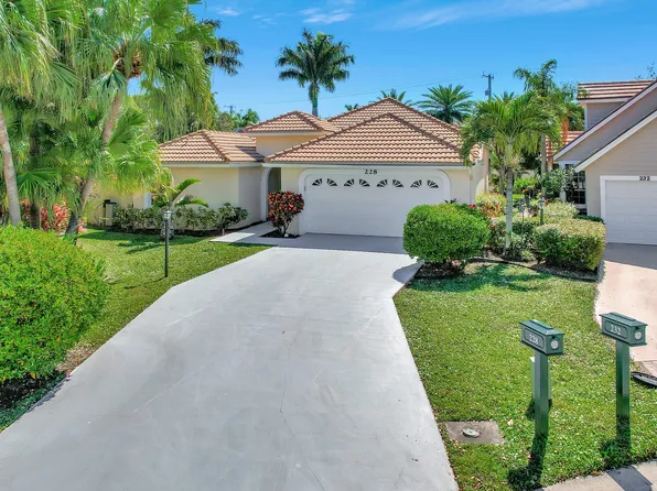 228 Woodsmuir Court, Palm Beach Gardens, FL 33418