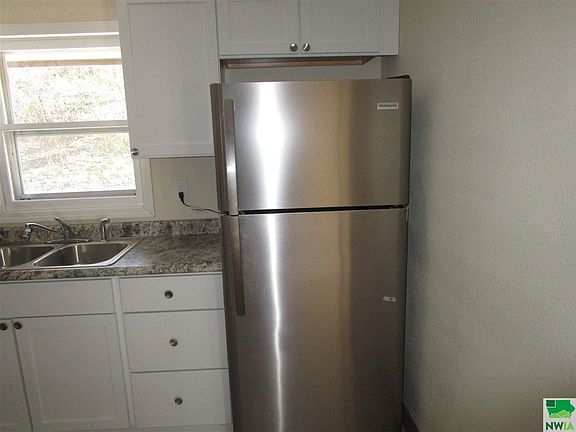 4th image of 714 Logan St